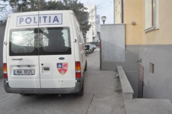 Minoră de 16 ani, tâlhărită în plină stradă